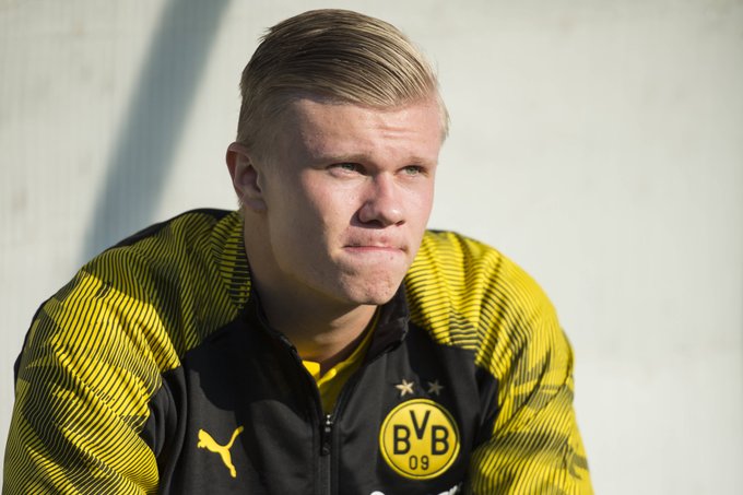 Footballtweet's tweet photo. Erling Håland on his Dortmund debut:

56' 🔄 Subbed on
59' ⚽️ GOAL!
70' ⚽️ GOAL!
78' ⚽️ GOAL!

22 minute hat-trick. 🎩💛 https://t.co/acjeIpn6bO