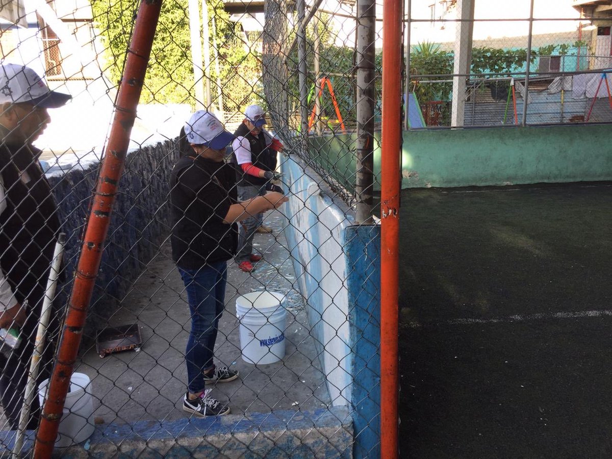 Maribel_CG17's tweet photo. Ya estamos trabajando mano a mano con los vecinos de San Fernando y el @HuixquiGob para recuperar este deportivo para las familias mexiquenses. Ven y #ViveTuComunidad https://t.co/5RHUWX8qXN