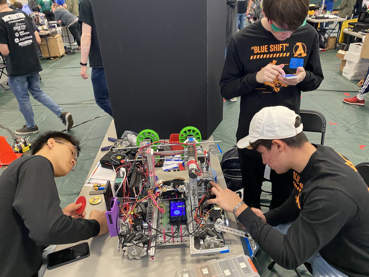 ASRobotix's tweet image. Preparing for matches! #GoBlues #AshevilleSchool #FTC