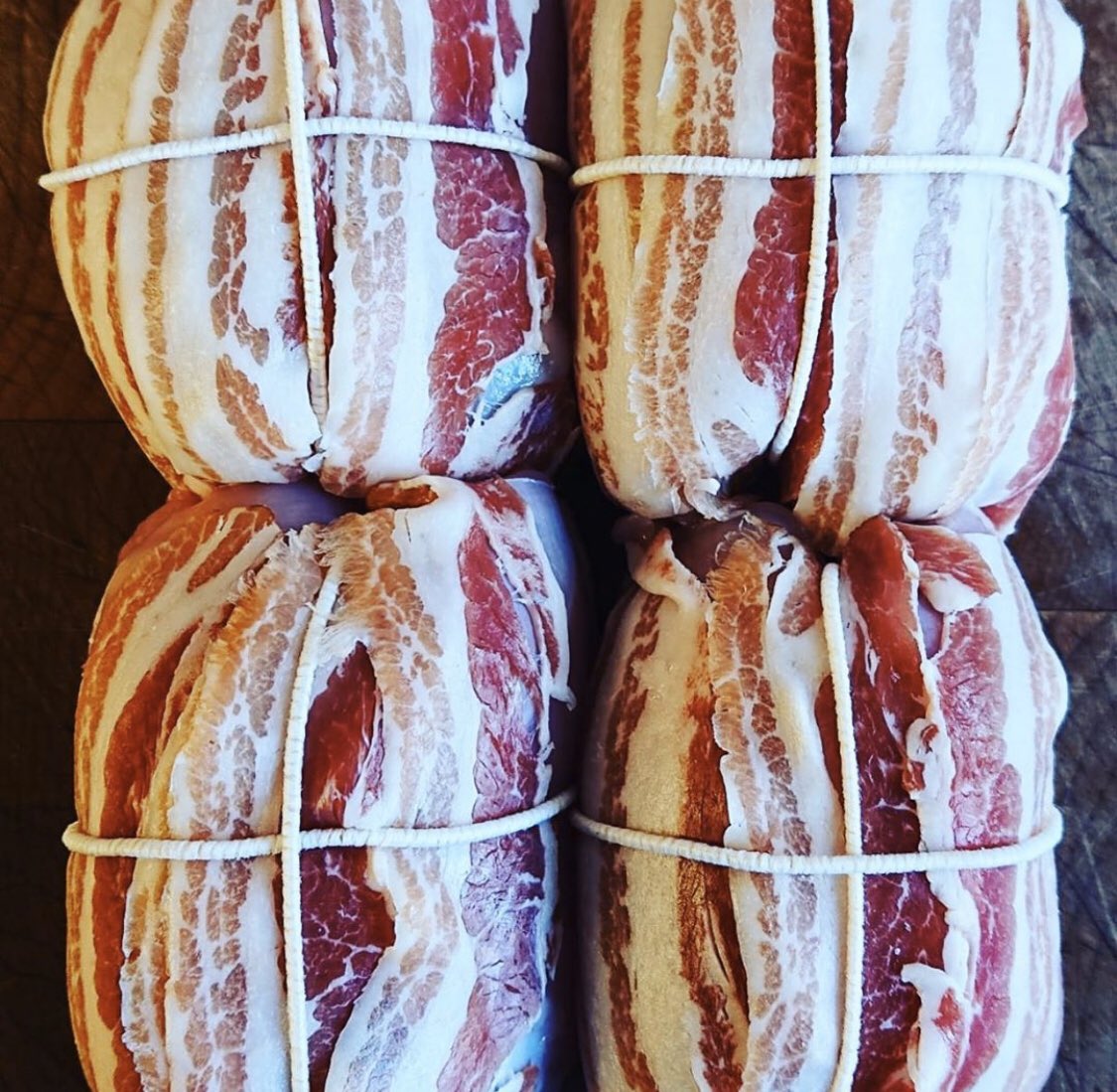 Saturday supper - done. Butcher Ben’s free range <a href="/AdlingtonLtd/">Adlington Limited</a> chicken parcels stuffed with Ticklemore goat’s cheese and all wrapped up in British pancetta. YUM 🙌🏻🙌🏻 #Cotswolds #foodies #saturdaydinner