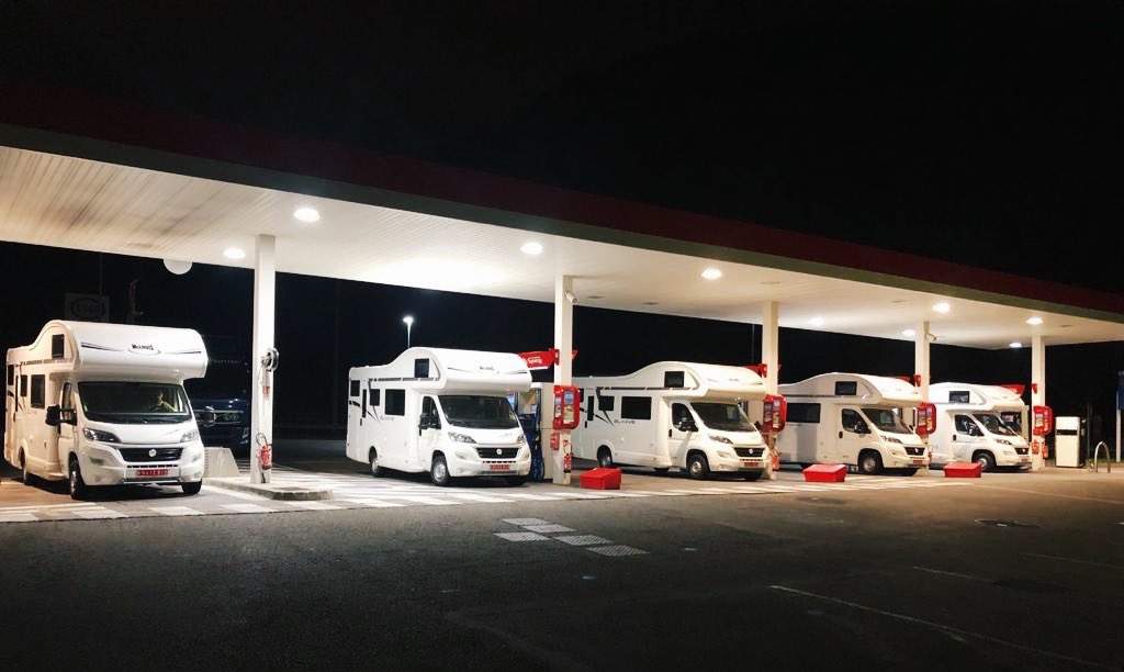 💡CONSEJO💡

Un buen mantenimiento, una conducción en marchas largas cuando la velocidad sea constante o la elección de neumáticos de calidad son factores que pueden reducir el consumo de tu autocaravana.

#caravan #camping #caravaning #travel #viajes  #ahorro #consumo