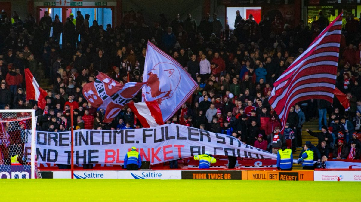 The stewards at Pittodrie strike again. Here they are pulling down a banner in the #RedShed that read, 'More income. Fuller stands. End the blanket alcohol ban'.

Keep up the good work guys👍🏽