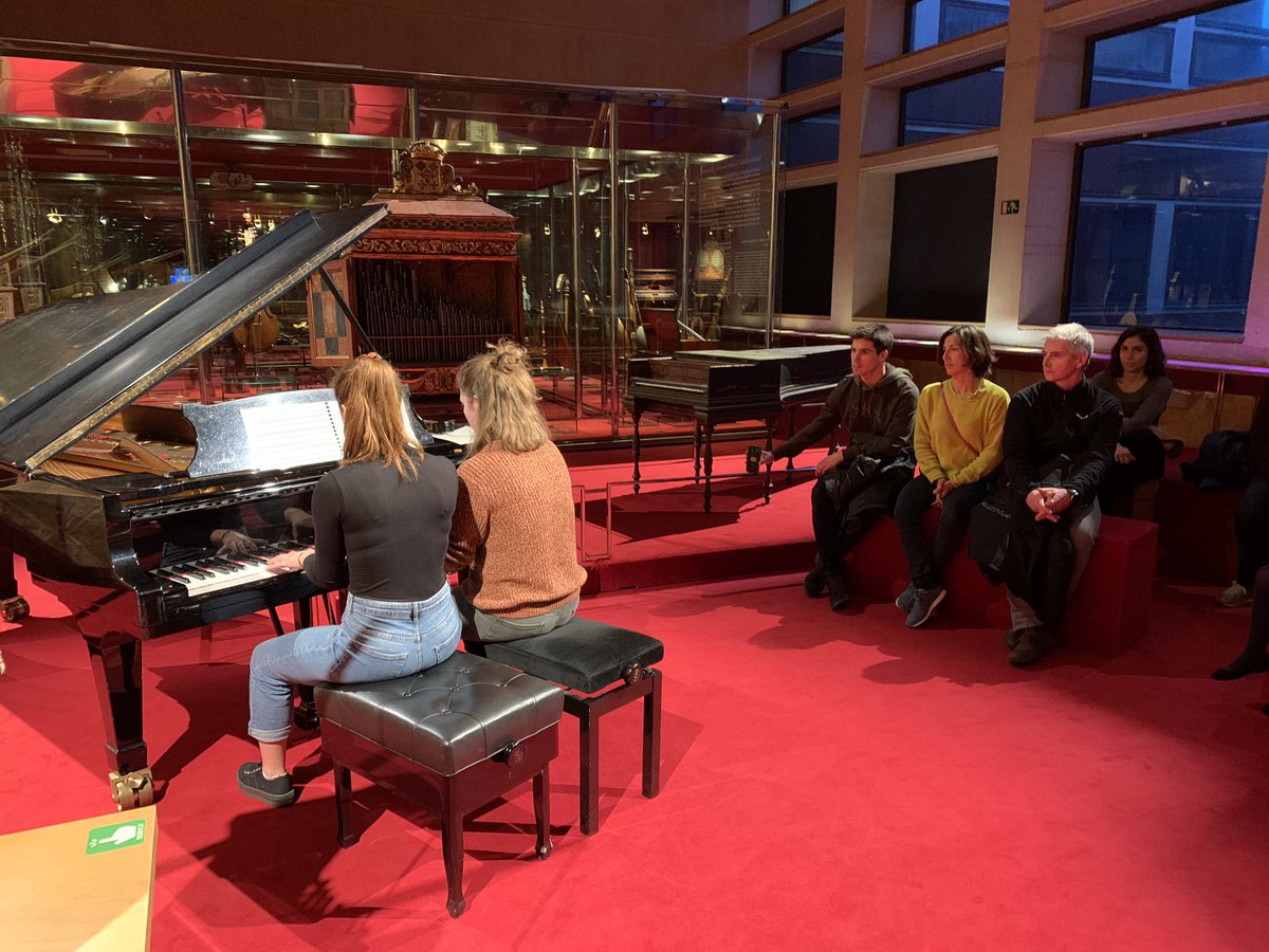 Toquem al museu <a href="/museumusicabcn/">Museu de la Música de Barcelona</a> i escola #oriolmartorell avui de 17h a 19h piano a 4 mans