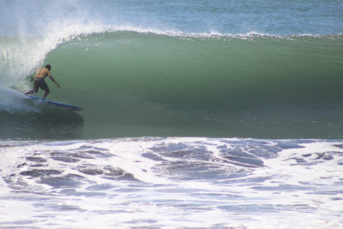 Chus_Amado's tweet photo. Se puso buenazo ayer por la mañana en conchalío yewwww 
#tubo 
#offshore 
#surfcity https://t.co/iDV5aGgOlg
