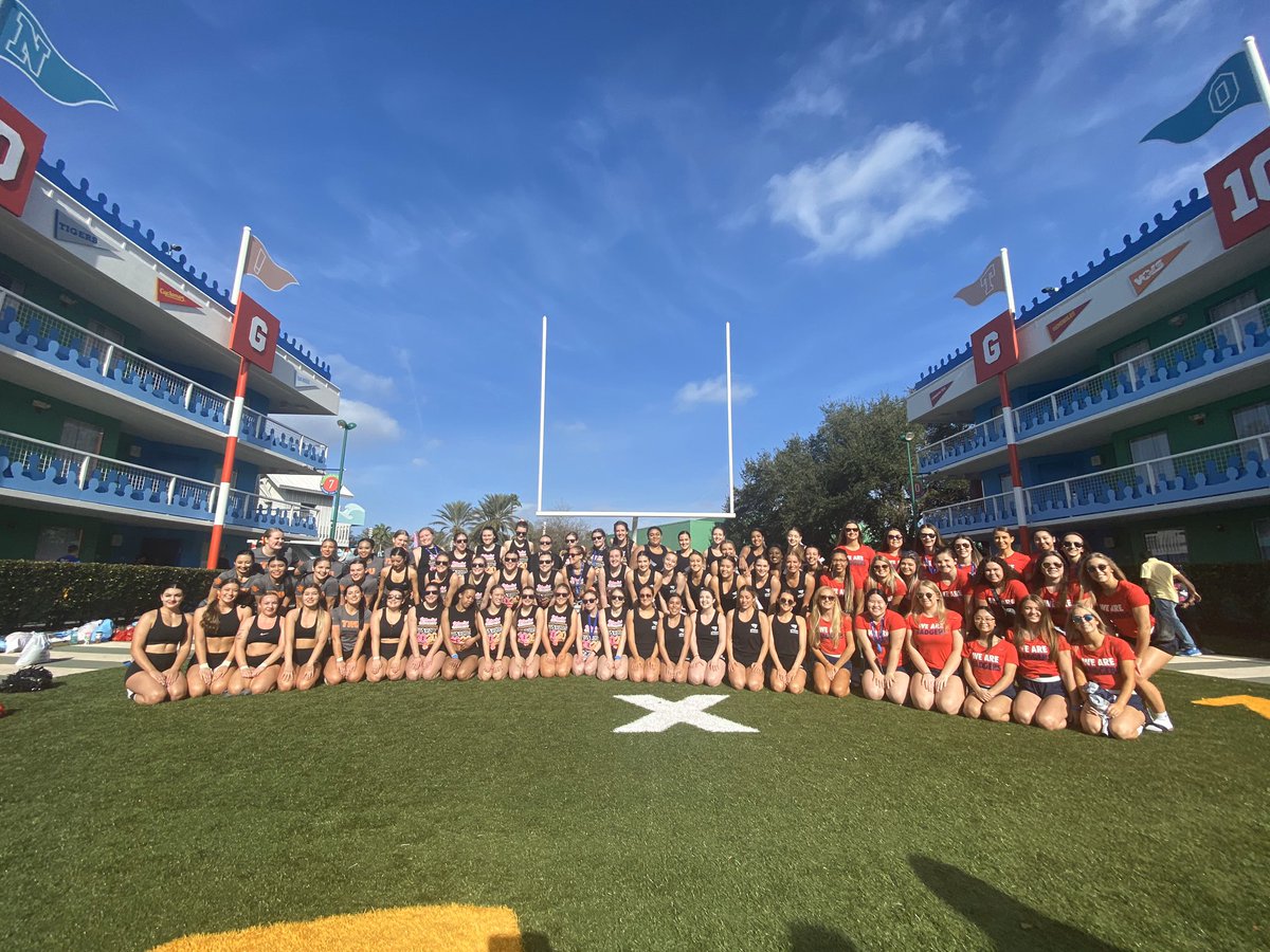 CanadianCheerUpdates tweet media