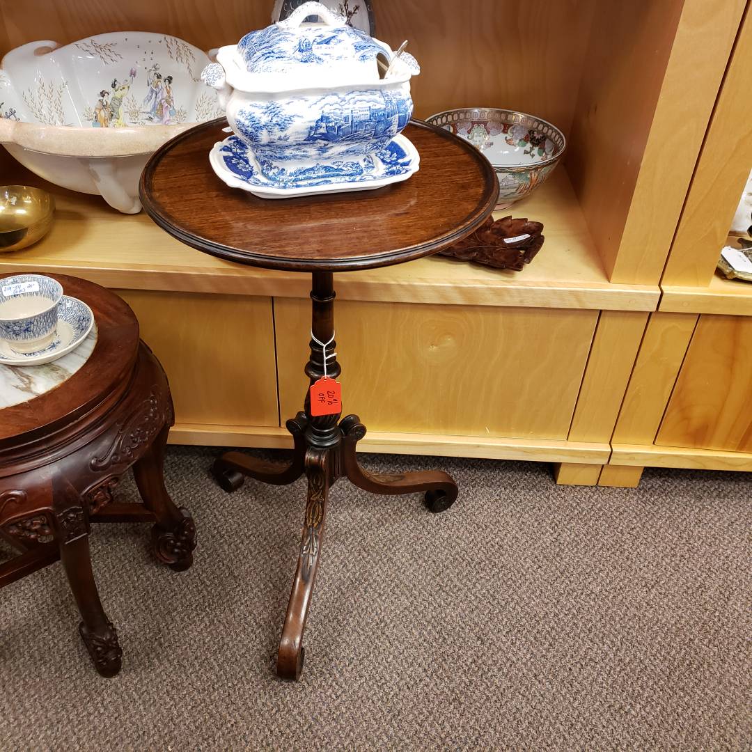 UpscaleResaleTN's tweet image. Antique wine table, red tag sale, 20% off. #UpscaleResaleTN #antique #winetable #table #sidetable #roundtable #homefurnishings #nashville #bellemeade