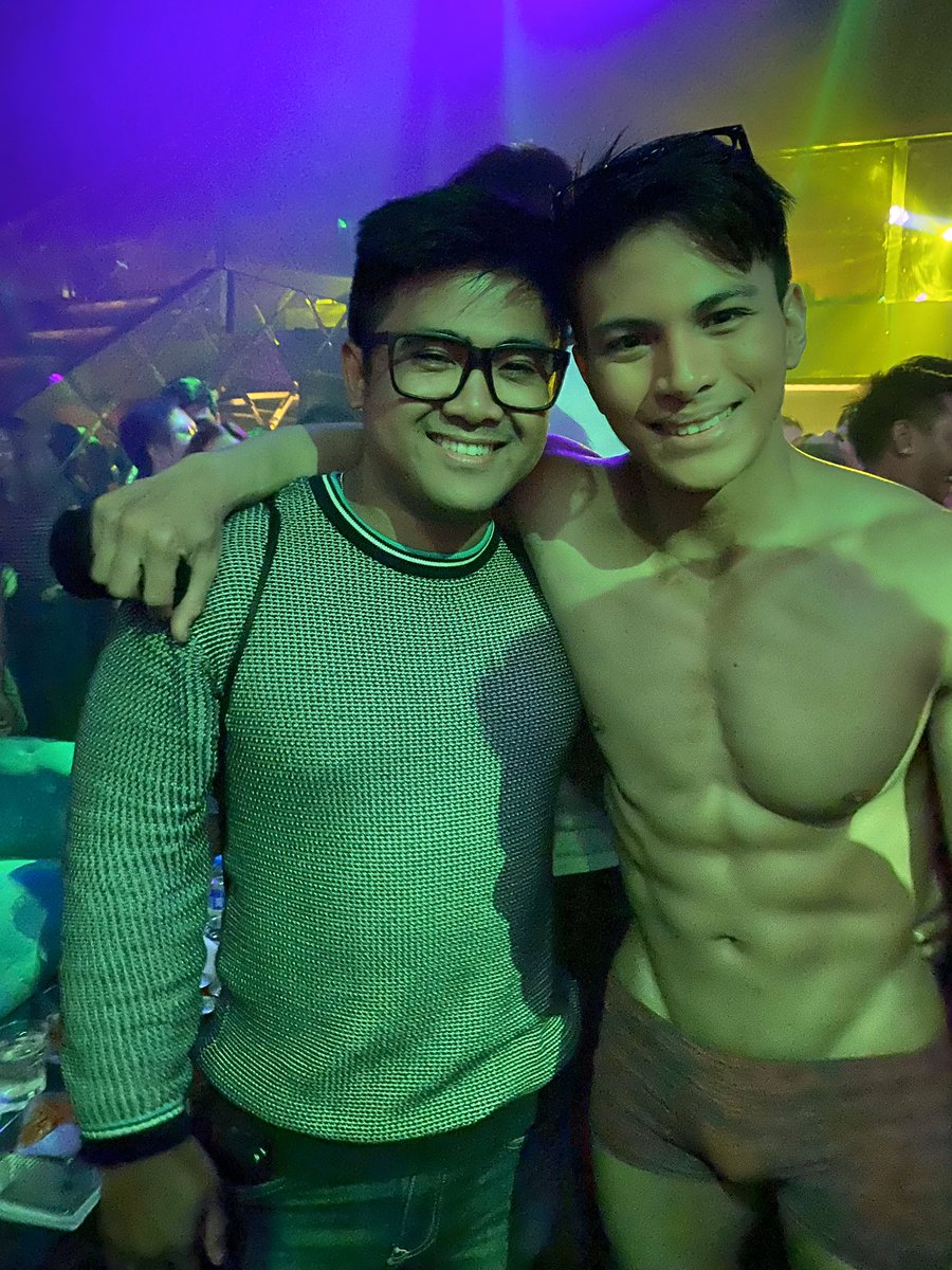 Kyle N (@kyleCNav) on Twitter photo 2020-01-18 16:37:50 Ah gosh he’s so hot 😻 ❤ #bisexual...