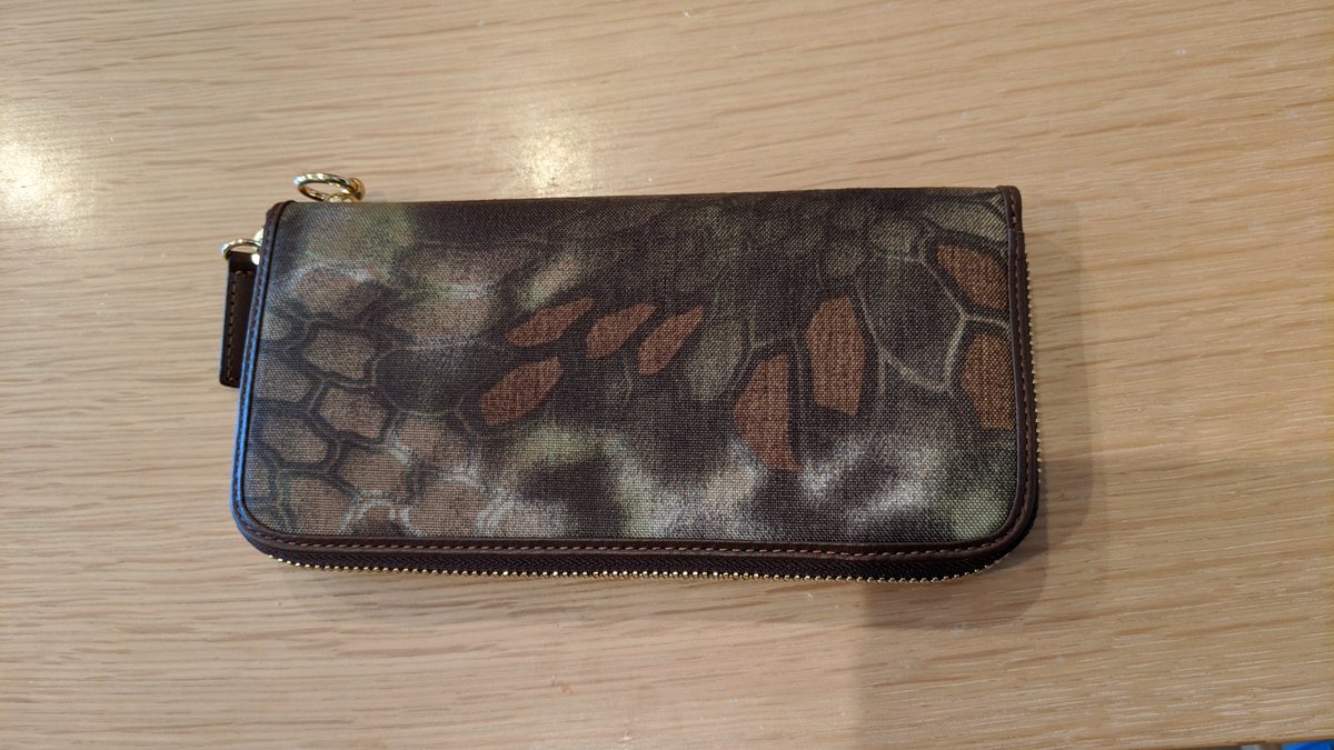 naokinakamura70's tweet photo. 春財布（張る財布）
と言う事で
春には少し早いですが
財布買っちゃいました
大切に使います
 #50DUPPIES #ドラゴンフォース #長財布 #KRYPTEKHIGHLANDER https://t.co/MuAxGkaOsR