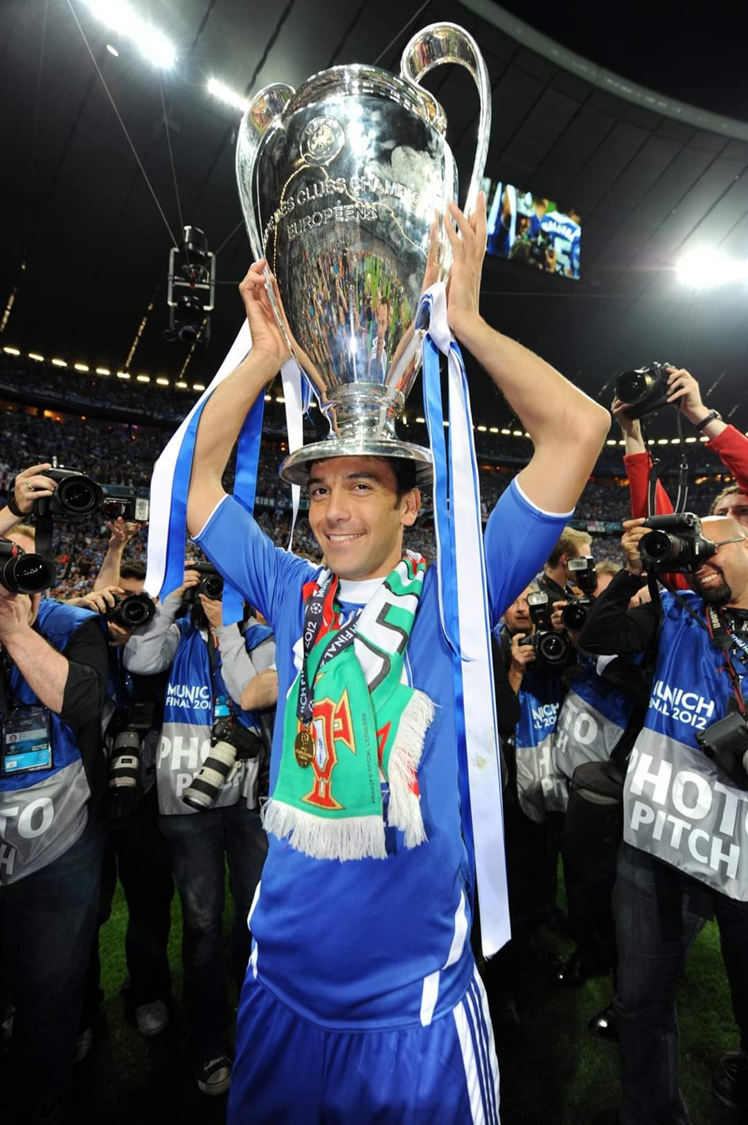 Happy birthday, Paulo Ferreira!  He turns 41 today!  