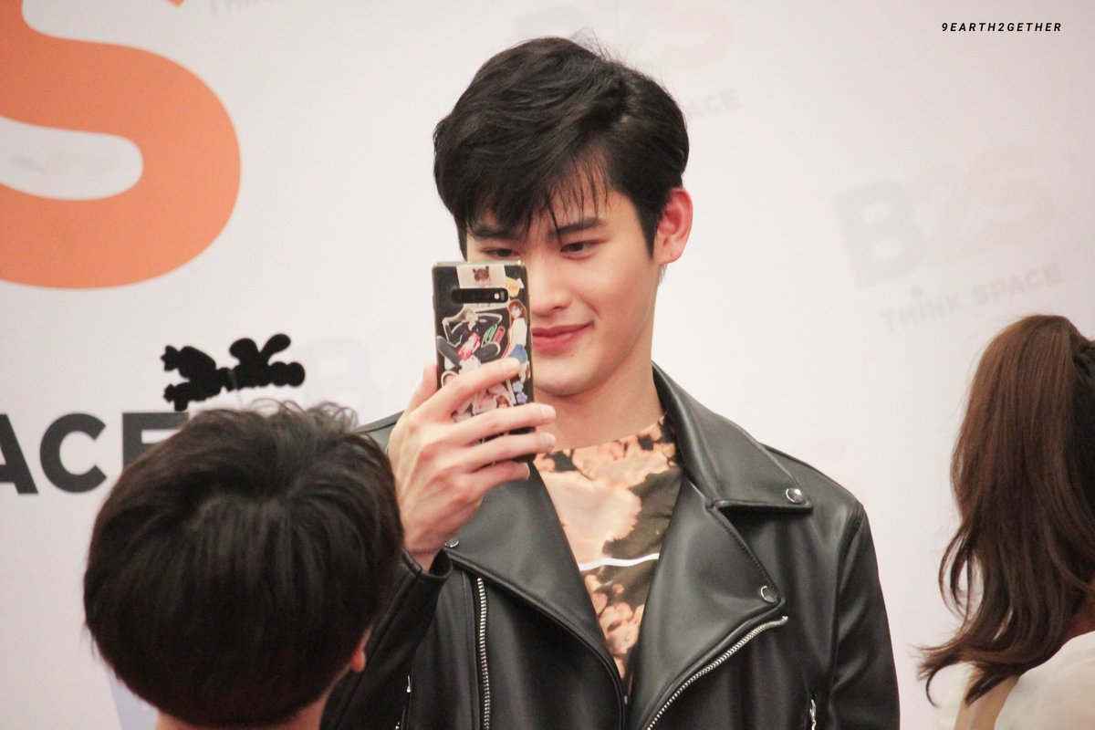 9Earth2gether's tweet photo. พี่ถ่ายให้นะ :) 
@numberx9th  @cooheartt 
#numberx9th 
#แคร์รอตของคุณกระต่าย 
 
#B2SbooktalkxUWMA https://t.co/yc1grtJVWt