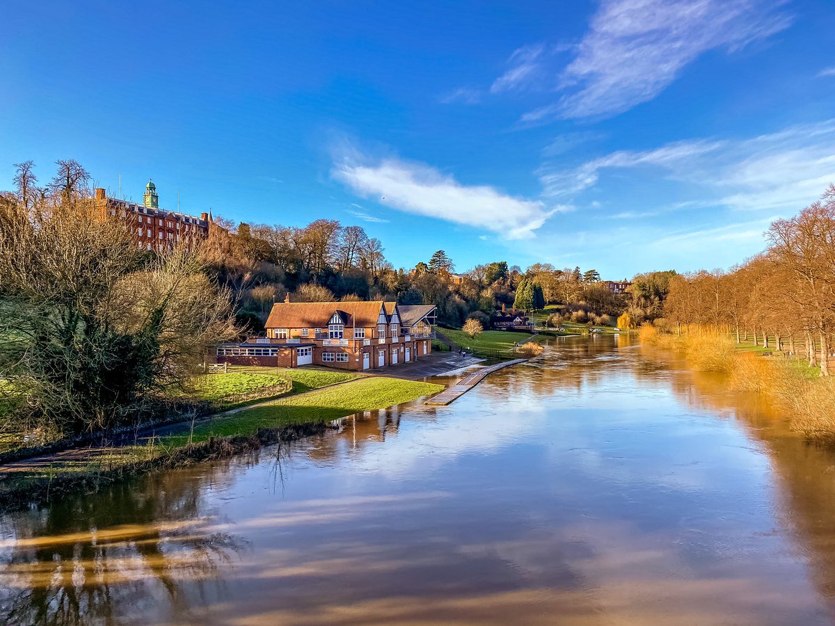 Shaunjenks's tweet photo. Blue skies in the UK in January! What is this sorcery? - Shot on iPhone 11 Pro Max #shotoniphone @OriginalShrews https://t.co/F8dE6rh5mW