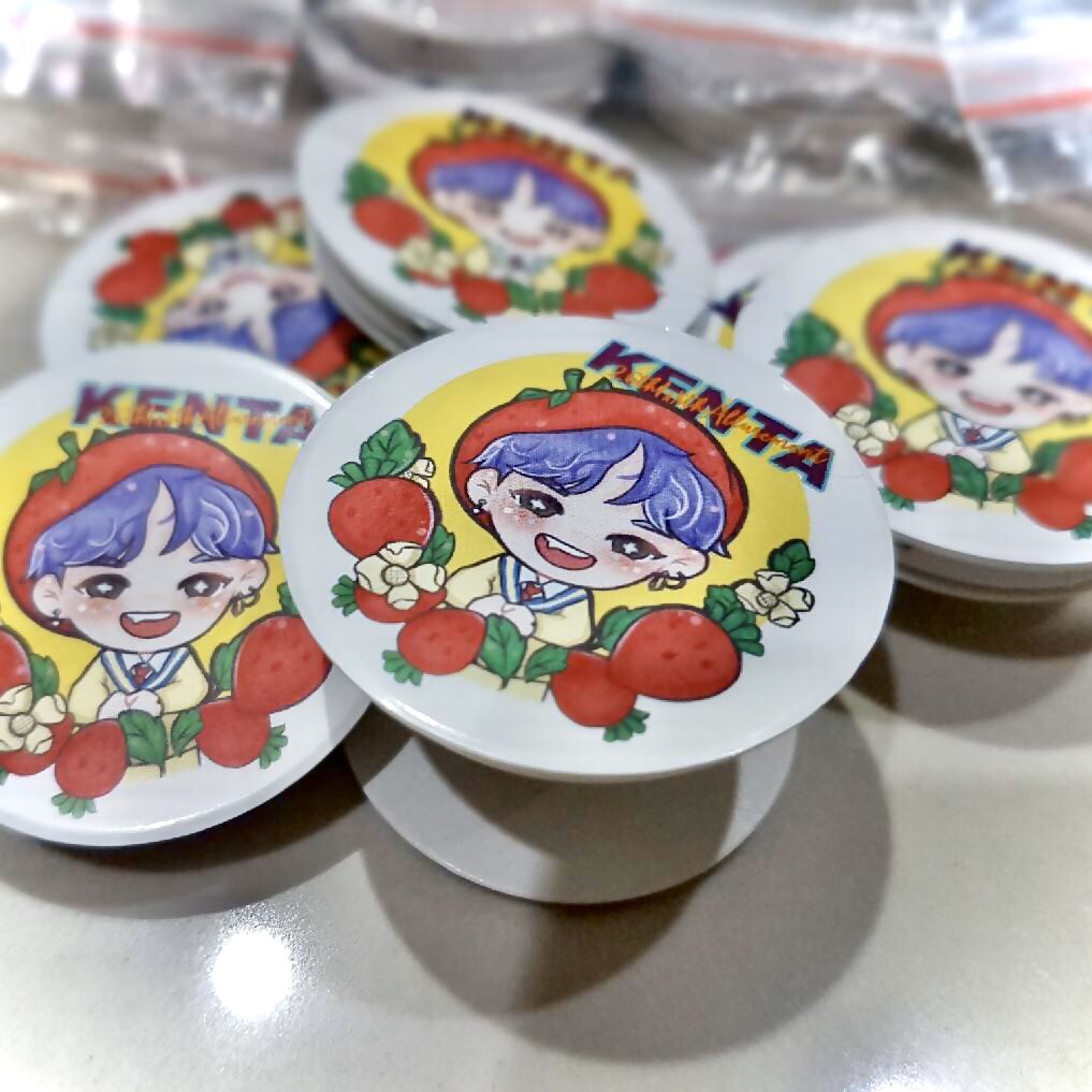 AllurementKenta's tweet photo. Photo Special thank @www_j95 

~Give for fans ~ 🎁🎁🎁

Cup sleeve design @LuckiiezKarn 
Post Card design @BmzSGY  

Print by @NanPNSTICKER  

Fan art @sectionwine 

Location @hyde_cafe 

#26thWithAllurementKenta https://t.co/hqyM1cWSlO
