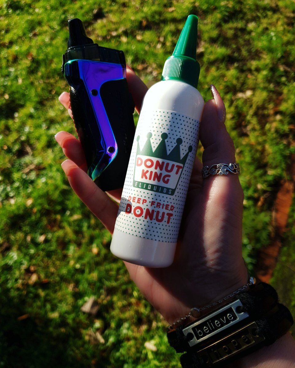 A perfect combo...
Geekvape Aegis Boost 40W Pod Mod .
.
Paired up with 
Donut King 80ml Shortfill

Deep Fried Donut 😍😍💯
Both available online at class1vape.com 💯💨
.
.
Use code JANE20 at the checkout for that 20% discount 😍💯
#vape #vapelife #vapenation #vapefam