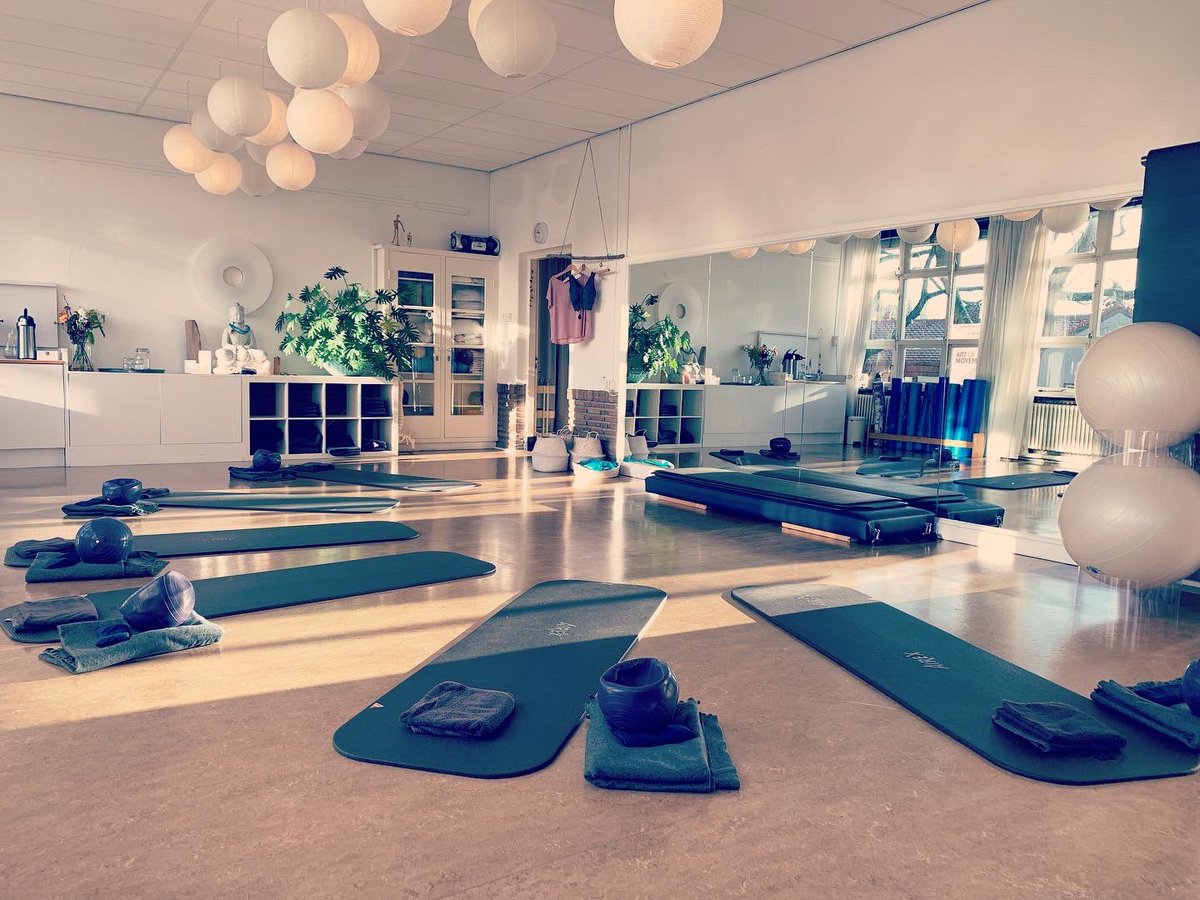 AnneFormsma's tweet photo. Workshop mindfulness at Art of Movement! #mindfulness #workshop #artofmovement #pilates #studio #sunny #mindfulworks #mindfulnesscoach #stresscoach #burnoutcoach #coach #coaching https://t.co/sSaFM3A6h9
