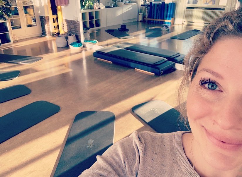 AnneFormsma's tweet photo. Workshop mindfulness at Art of Movement! #mindfulness #workshop #artofmovement #pilates #studio #sunny #mindfulworks #mindfulnesscoach #stresscoach #burnoutcoach #coach #coaching https://t.co/sSaFM3A6h9