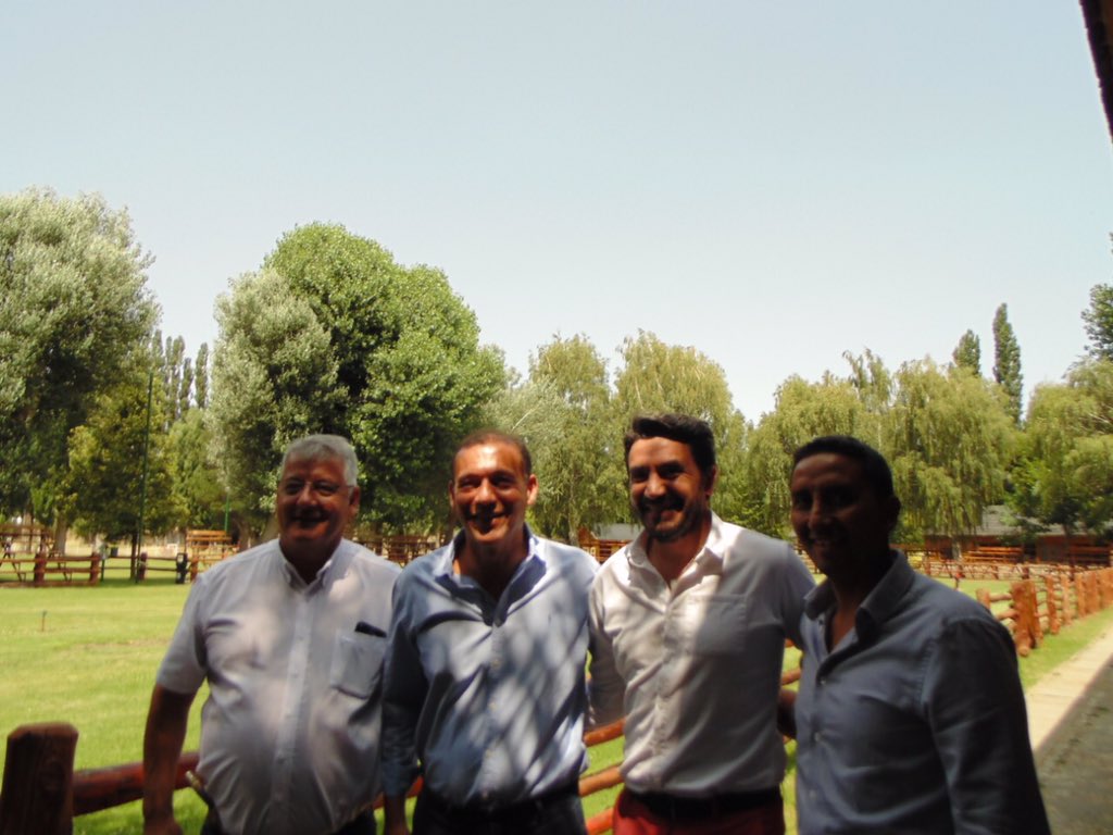 CarlosSaloniti's tweet photo. Junto al Gobernador @OmarGutierrezOk, a @marcoskoopm y al intendente Carlos Corazini, recorrimos establecimientos ganaderos de Junin de los Andes para conocer el trabajo de los productores de nuestra región. #JuntosPodemosMás https://t.co/TE1kAgBvhd