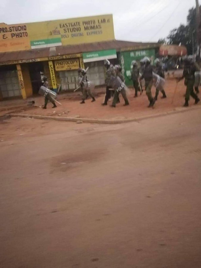 HakiNgo's tweet photo. #ArrestAlShabab
#KeepKenyaSafe
NIS, National Police, GSU and KDF why not storm or Raid Al Shabab terror group instead of raiding Kakamega Residents becoz of Rejecting BBI Report, Arrest Al Shabab Militia, Kenyans are being killed by the Al Shabab Militia. https://t.co/n81oXMFooL
