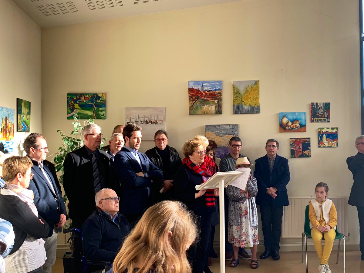 xavierbertrand's tweet photo. Cérémonie des vœux à #Remaucourt dans l’Aisne, une commune qui n’oublie pas l’importance du lien social et de la solidarité grâce à Anne Cardon qui aura exercé la fonction de Maire de si belle façon. Nos villages font l’identité et la richesse de la France mais aussi sa fierté.🇫🇷 https://t.co/OXF7VSEVfO