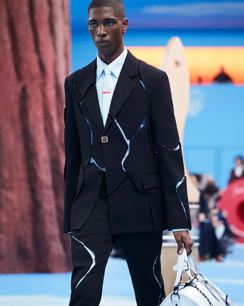 Louis Vuitton on X: #LVMenFW20 Cut out and reassembled. A selection of  “craquelure” looks from #VirgilAbloh's latest #LouisVuitton Collection  presented at the Jardin des Tuileries in Paris. Watch the show on Twitter