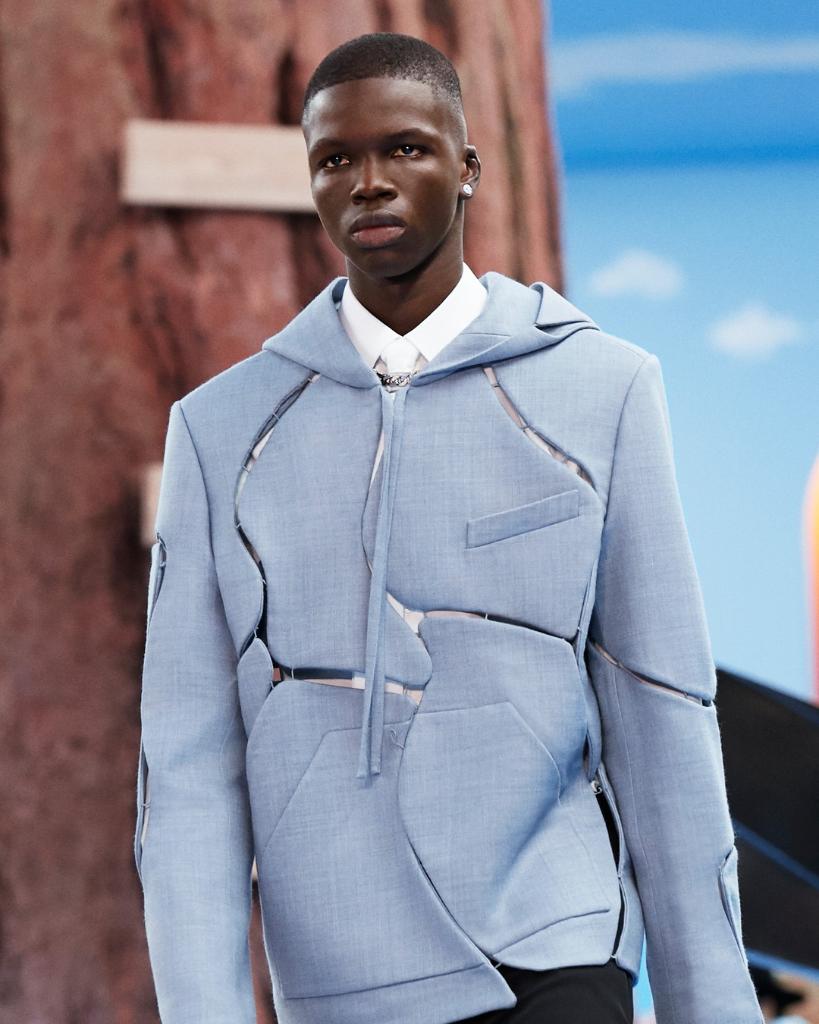 Louis Vuitton on X: #LVMenFW20 Cut out and reassembled. A selection of  “craquelure” looks from #VirgilAbloh's latest #LouisVuitton Collection  presented at the Jardin des Tuileries in Paris. Watch the show on Twitter