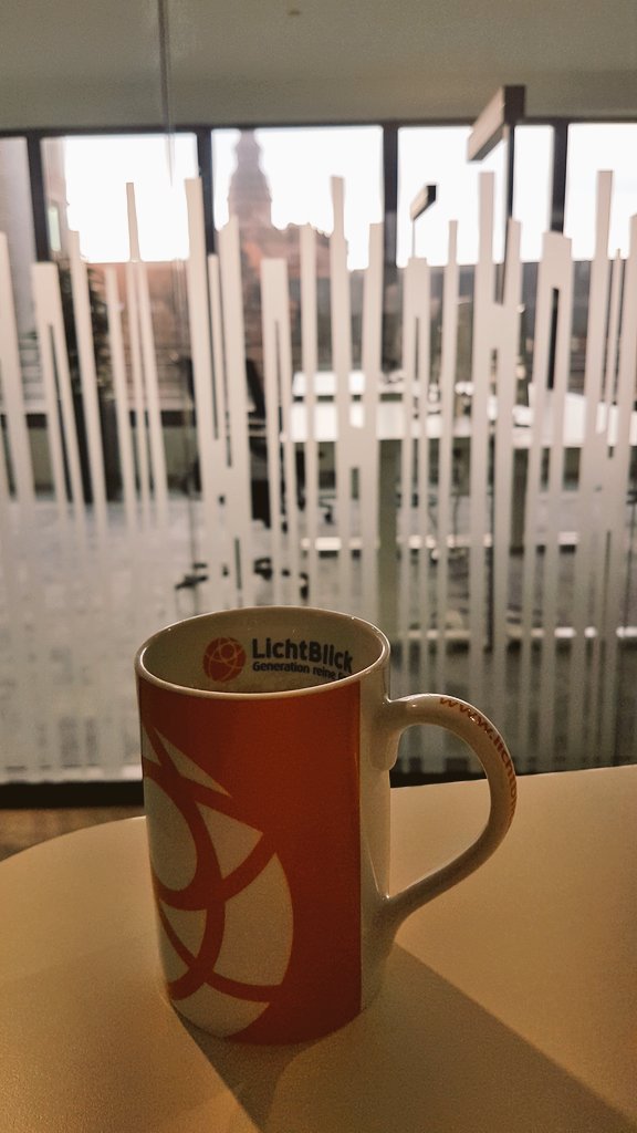 adrien_si's tweet photo. Vielen Dank #Lichtblick, für Ausblick und Hosting unseres agile Coach Gruppen-Barcamps! Schön hier in Hamburg. https://t.co/jLZTsqSa4V