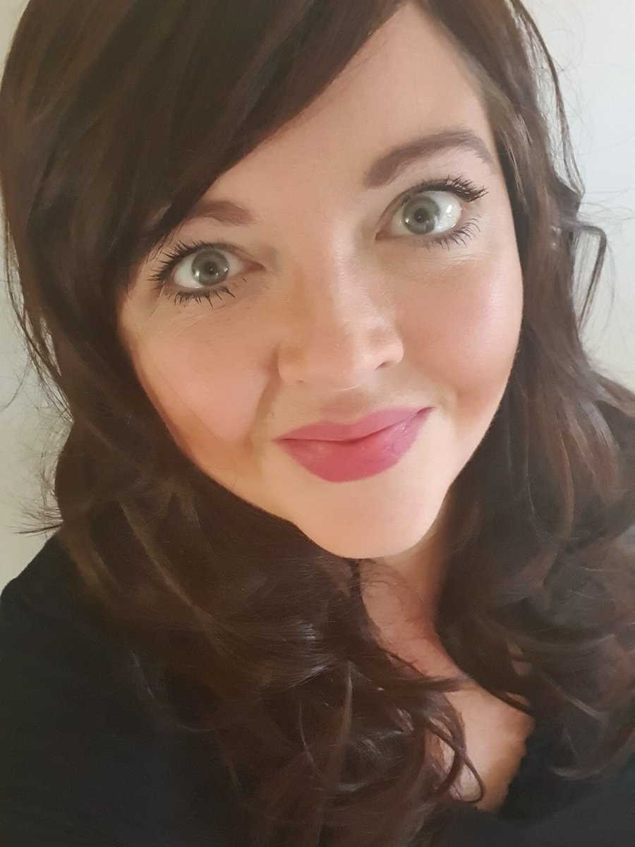 Do you like my new hat ❤ 
A huge welcome Lizzo the Wiggo we are getting on really well.
She's so fancy 🥰 
#wigsandwarpaint #braintumour #hairloss