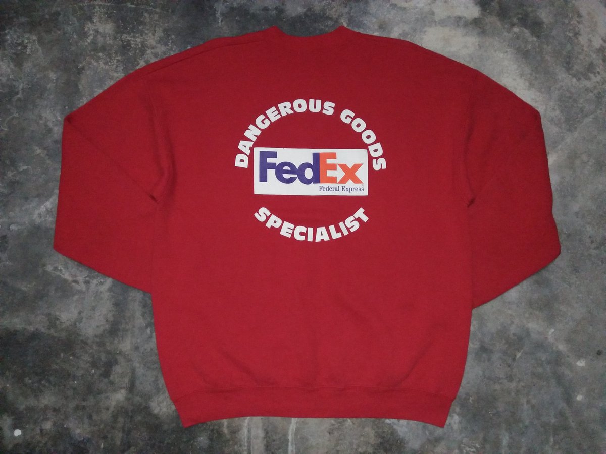 KukuBesi8's tweet photo. vintage 90s sweatshirts @FedEx 
"dangerous goods specialist" https://t.co/EU6nQB96Sr