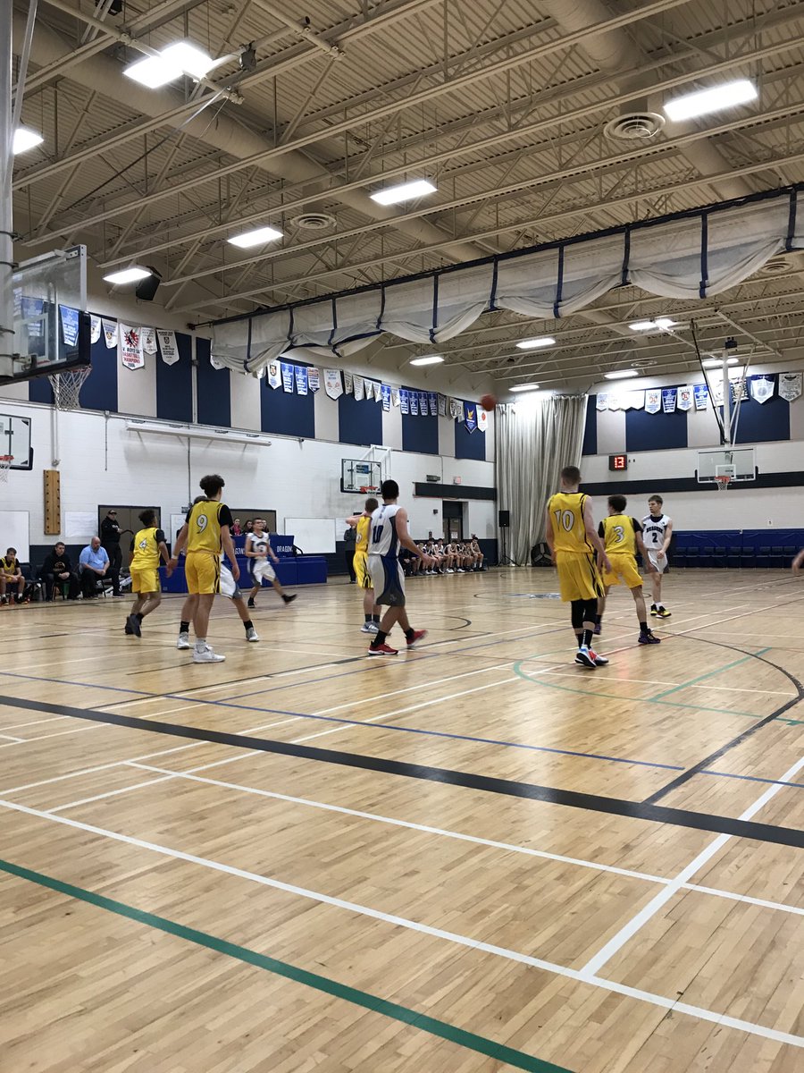 BillDompierre's tweet photo. Day 2 of the 11th Annual is now underway with ⁦@lockviewhigh⁩ vs Hants East! #Dompierre2020 #RememberingBill #backinthegym https://t.co/eUuR1xGxKa