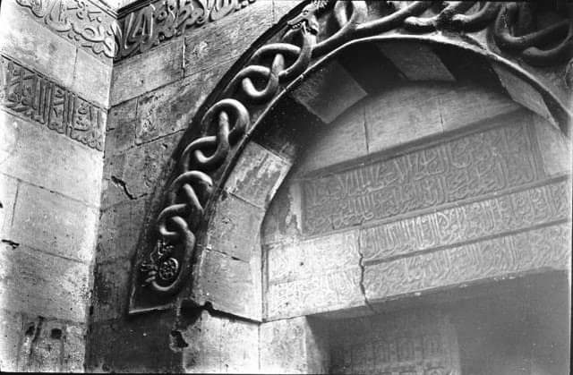 Halab (Aleppo), Syria - Main gatehouse to Citadel
May 1911

Gertrude Bell Archive, Newcastle University: U_014
gertrudebell.ncl.ac.uk/photo_details.…