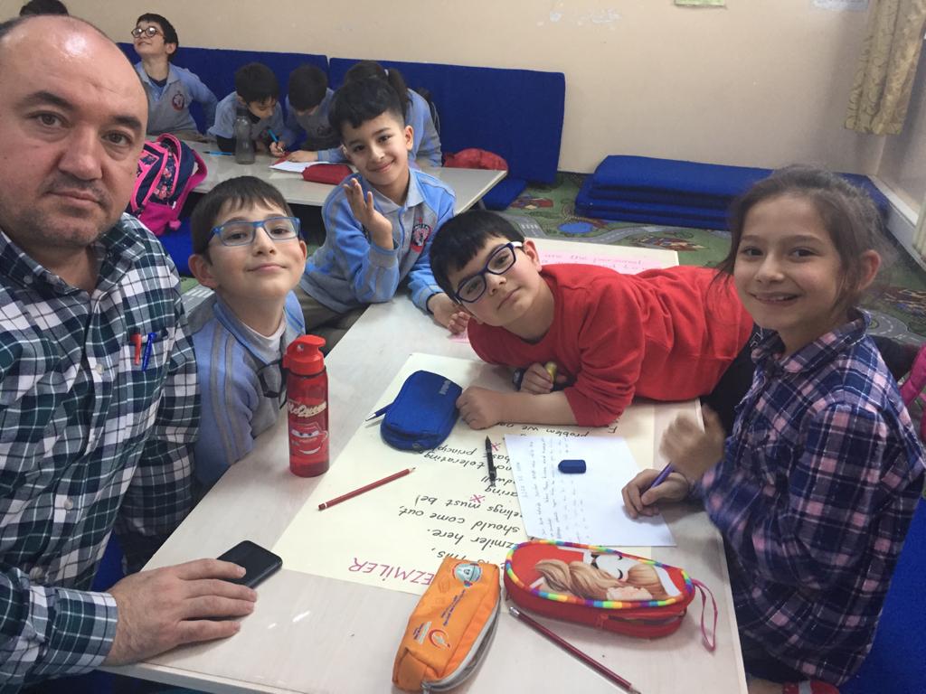 Özel İdare İlkokulu Harezmi Ekibi, HİS sloganını belirleyip afişlerini tasarladılar. <a href="/ebubekirsavasci/">Ebubekir Sıddık Savaşçı</a> <a href="/valisalihayhan/">Salih AYHAN</a> <a href="/gunayguzel/">günay güzel</a> <a href="/harezmimodeli/">Harezmi Eğitim Modeli</a> <a href="/bulbulfb/">Fahrettin BÜLBÜL🇹🇷</a> <a href="/kennnan58/">Kenan BAŞKÖY</a> <a href="/nurnur78/">ilknur</a> <a href="/Muharrem_Panal/">Muharrem panal</a> <a href="/sivasmem/">Sivas Millî Eğitim Müdürlüğü</a>
