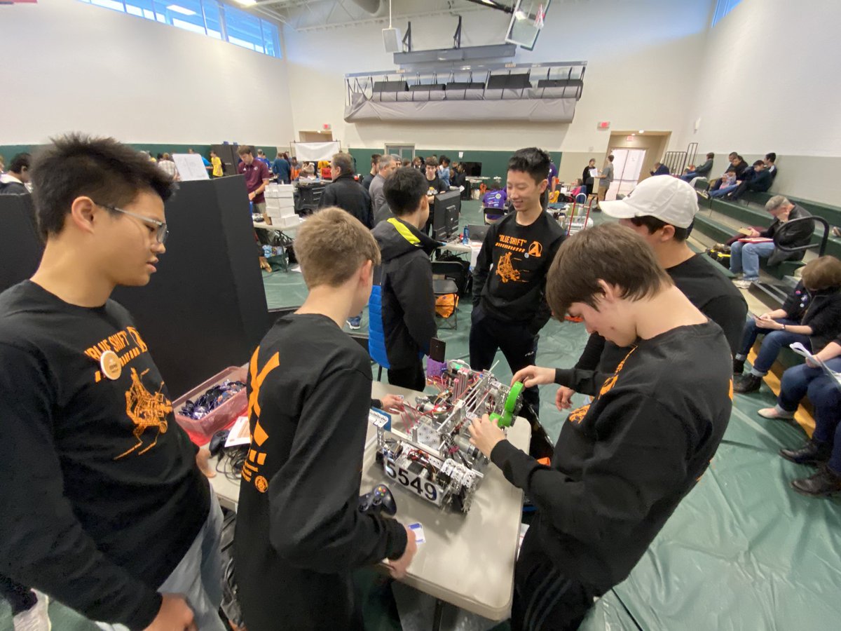 ASRobotix's tweet image. Team 5549 BlueShift Robotics in Raleigh preparing for competition today! #GoBlues #FTC @AshevilleSchool