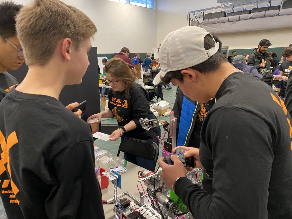 ASRobotix's tweet image. Team 5549 BlueShift Robotics in Raleigh preparing for competition today! #GoBlues #FTC @AshevilleSchool