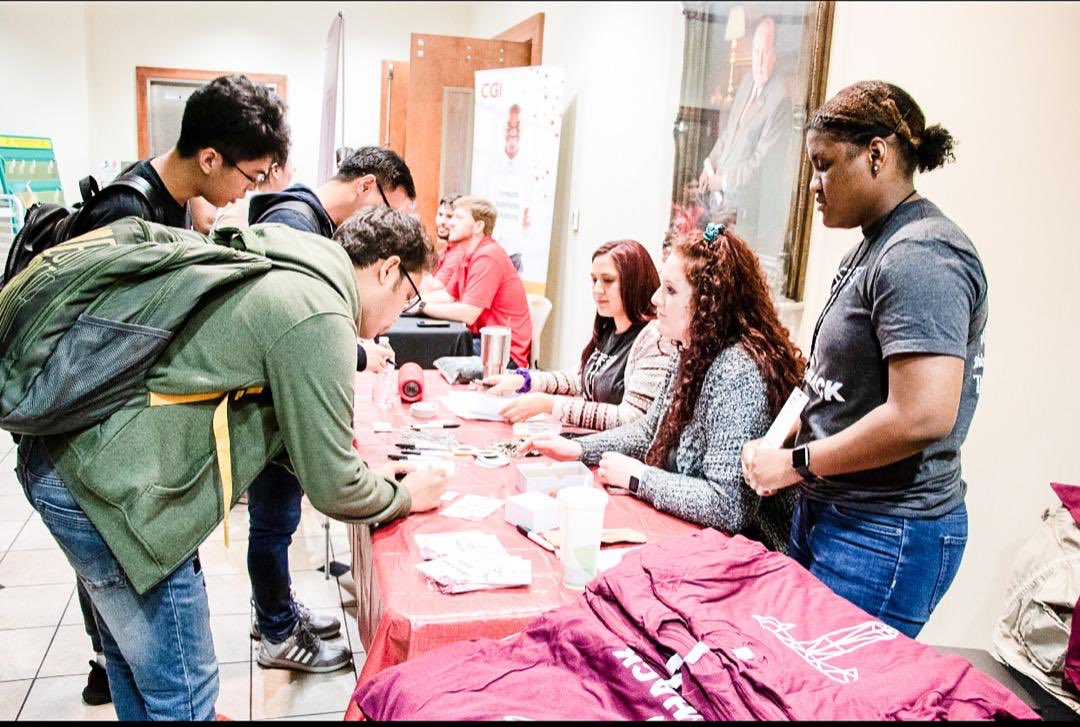 troy_hacks's tweet photo. We bring to you highlights of our registration process yesterday in pictures just before the opening ceremony.
Get ready for the big wave. Follow us for more updates.
#TroyHack #TroyHack20 #Hackathon #TroyUniversity #MLH https://t.co/lI4EezXvXF