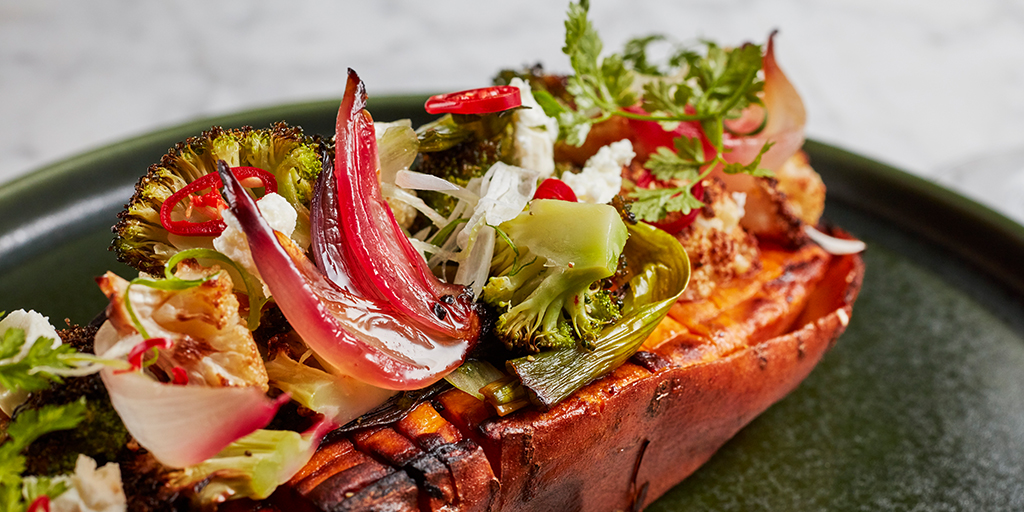 Meet, eat, and drink in our cafés, restaurants and bar, from the stunning National Café to the award-winning National Dining Rooms. Find out more about eating and drinking at the National Gallery with @peytonandbyrne's menus: bit.ly/2trsdbN