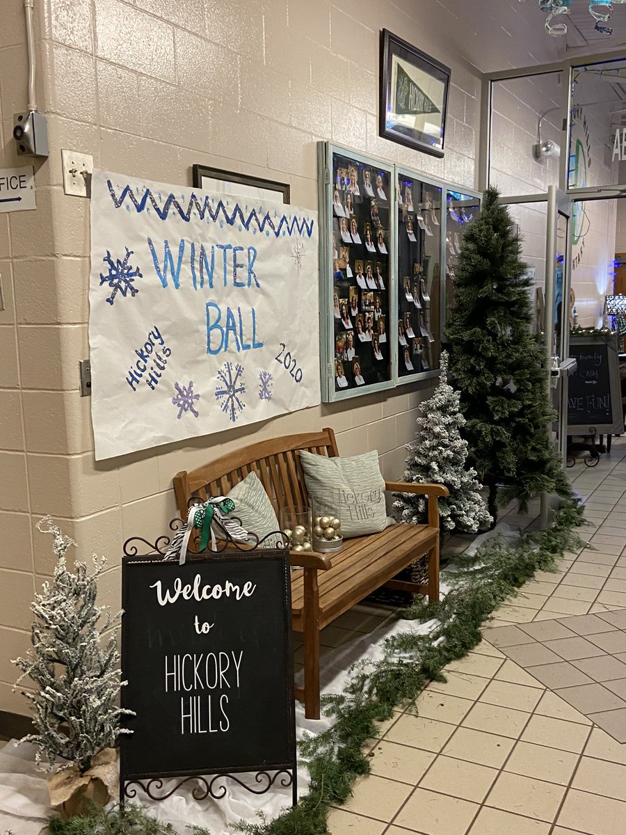 HH_Dragons's tweet photo. Dragons dressed to impress and danced the night away at the Winter Ball ❄️ Always one of the best events of the year! https://t.co/nvvTHuYNS4