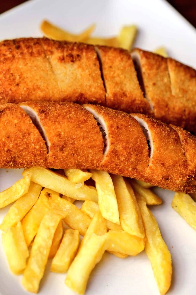 taberna_obispo's tweet photo. Ya es hora de ir pensando dónde comer y nos tientan con este pedazo de Flamenquín....🍴🍴

#Malaga #Gastronomia #Flamenquin #Enero https://t.co/UcRPylMaWq
