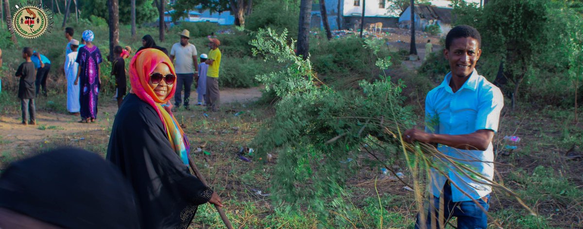 LamuYouth's tweet photo. we are taking this opportunity to thank God and also pour our sincere gratitude to our fellow stakeholders and all the  volunteers  for successfully completing "kashmir road cleaning campaign"indeed there's strength in numbers and so today  will always remain as a proof of it. https://t.co/lCxCoAwnb8