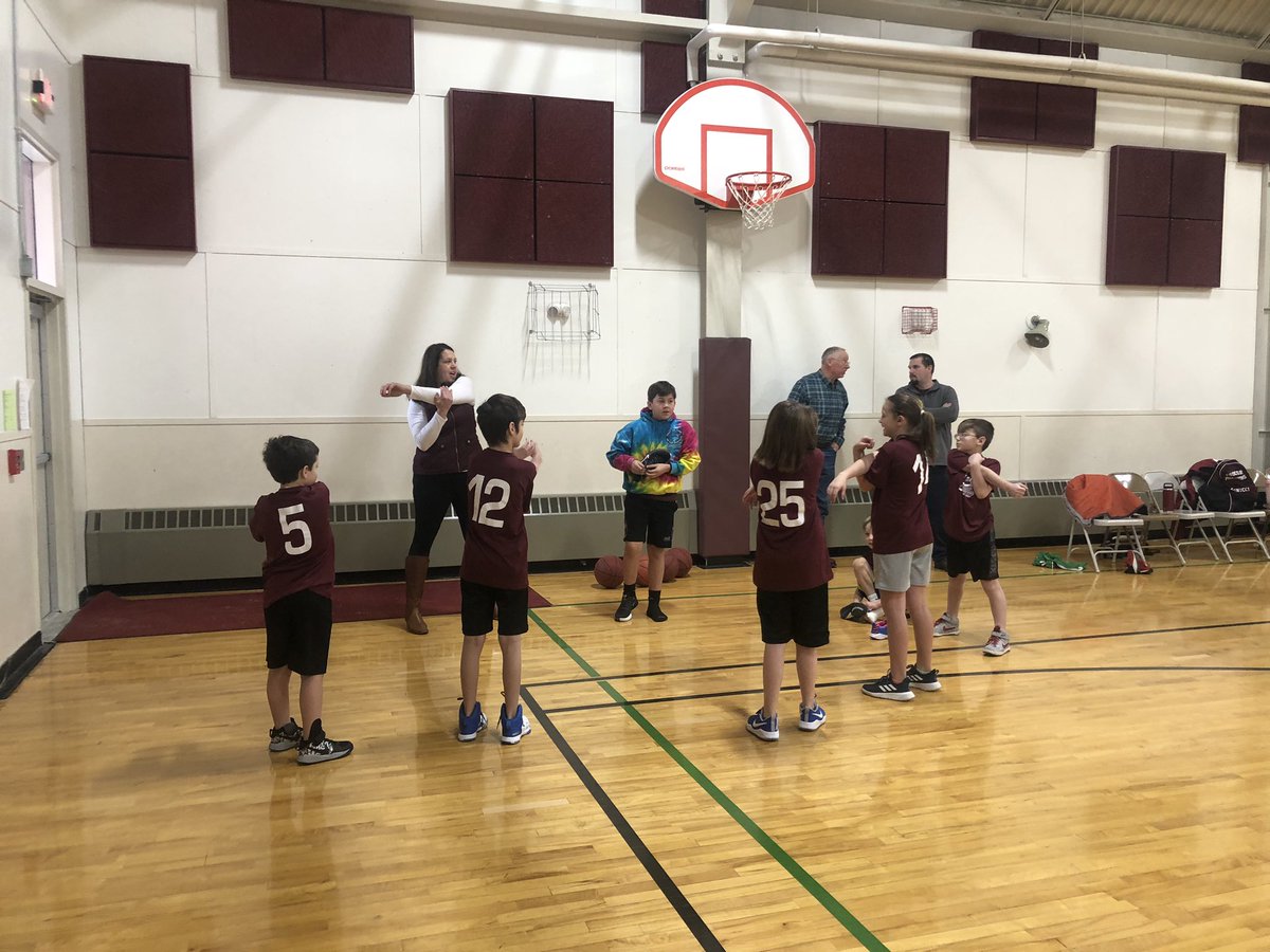 ProctorSchool's tweet photo. Warm ups @ProctorSchool just before game time 🏀#Grades3&4 https://t.co/FYcNKvjkjN