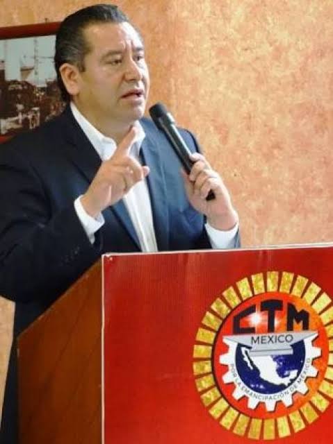 CTMPuebla's tweet photo. La Federación de Trabajadores del Estado de Puebla ☘ @CTMPuebla FELICITAMOS por su CUMPLEAÑOS 🎂🎈🎁 a Nuestro Líder Secretario General @leobardosoto✅ 🎉¡FELICIDADES! 🎊 #SoyCTM #UnidadYTrabajo @CarlosAceves_ @CTM_MX https://t.co/ncfyPUCPEa