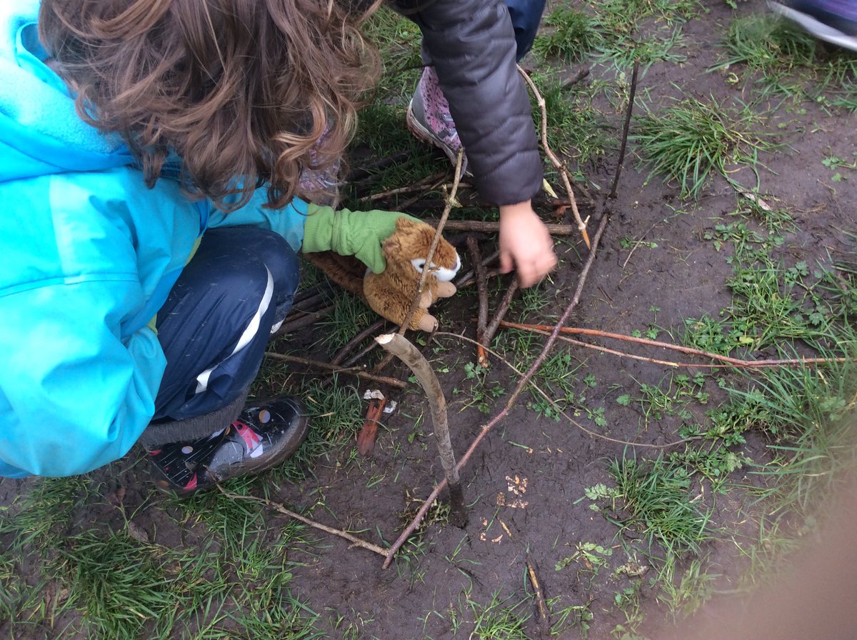 BSNJSL's tweet photo. F2 went on a Winter Walk and we felt the cold on our faces. We used our senses to investigate the outdoors. The trees were bare and there were lots of muddy puddles to splash in. We even made some shelters to keep the animals warm. #jslf2 #jsloutdoorlearning https://t.co/f5SNlvYG0b