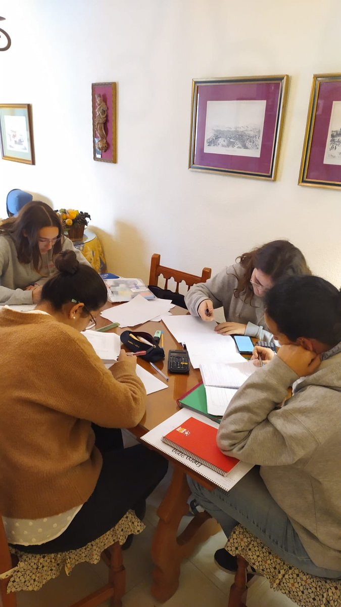 mairenacet's tweet photo. Convivencia de estudios en la playa!! #findesemana #residenciaestudiantessevilla #residenciacet #estudiantessevilla https://t.co/TYA0fCYil9