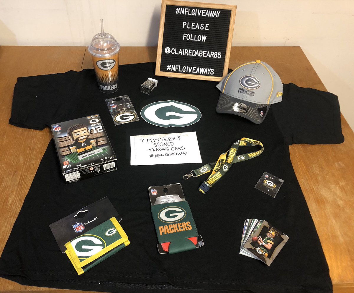 clairedabear85's tweet photo. #Packers #NFLGIVEAWAY Inc a #SIGNED #Mystery trading card plus other cheesy 🧀 #GoPackGo #SWAG too. For a chance to #win this #prize lot u MUST be following @clairedabear85 &amp; RT this link. This #Giveaway will run till the 24/1 &amp; This is open 2 ALL #NFL fans globally #CheeseHeads https://t.co/lQ1zc3cXID