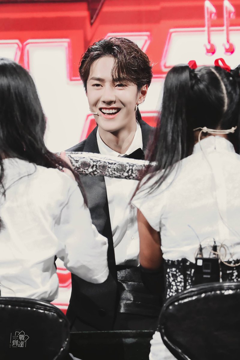 wangstory17's tweet photo. 200118 #HunanTVSpringFestival2020 🧧

😆

Cr. 一战到达·0805x1005

#wangyibo #王一博 #WangYibo王一博 #หวังอี้ป๋อ https://t.co/9I9xLQrxEW