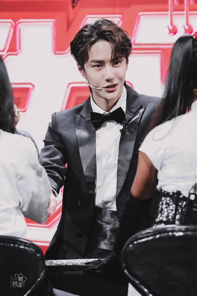 wangstory17's tweet photo. 200118 #HunanTVSpringFestival2020 🧧

😆

Cr. 一战到达·0805x1005

#wangyibo #王一博 #WangYibo王一博 #หวังอี้ป๋อ https://t.co/9I9xLQrxEW