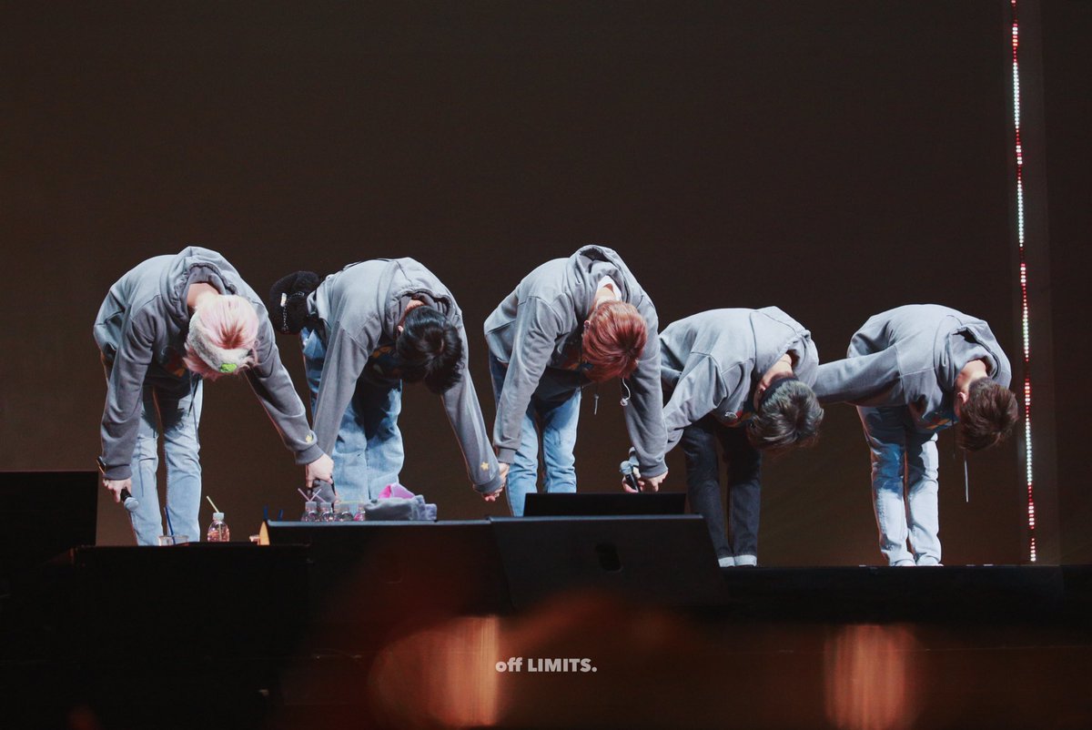 offlimits_x's tweet photo. 200118 #몬스타엑스 고생했어🤍 https://t.co/qMGhBkezp2