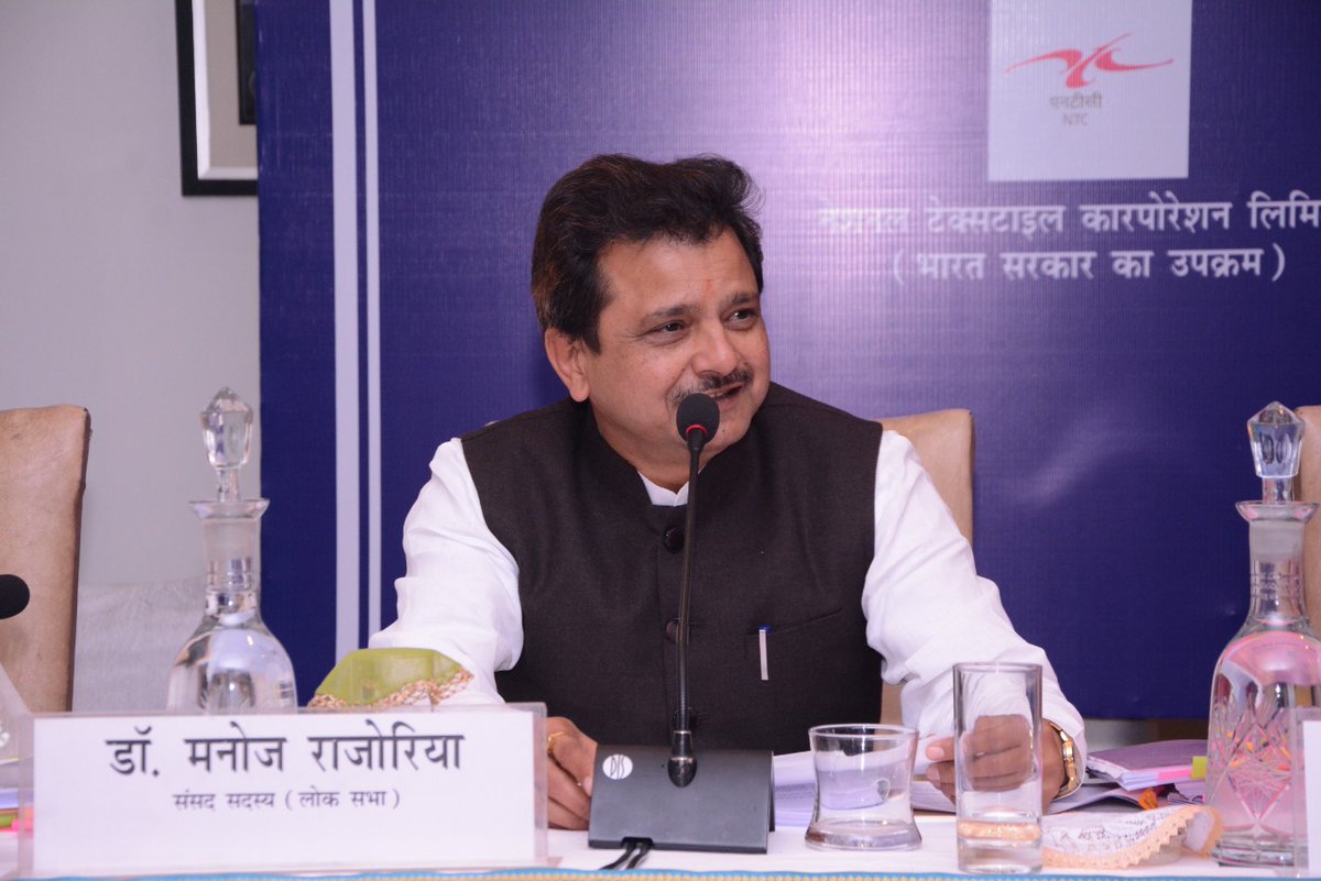 drmanojrajoria's tweet photo. ''हिन्दी जनसंचार का स्पंदन है
  हिन्दी भारत माँ  का वंदन है''

आज माननीय गृहमंत्री श्री @AmitShah जी के नेतृत्व वाली संसदीय राजभाषा समिति की बैठक में भाग लिया। बैठक में भारत सरकार के विभिन्न मंत्रालों में हिन्दी भाषा के उपयोग को ज्यादा से ज्यादा बढ़ावा को लेकर प्रेरित किया गया। https://t.co/kKOvXtQZw1