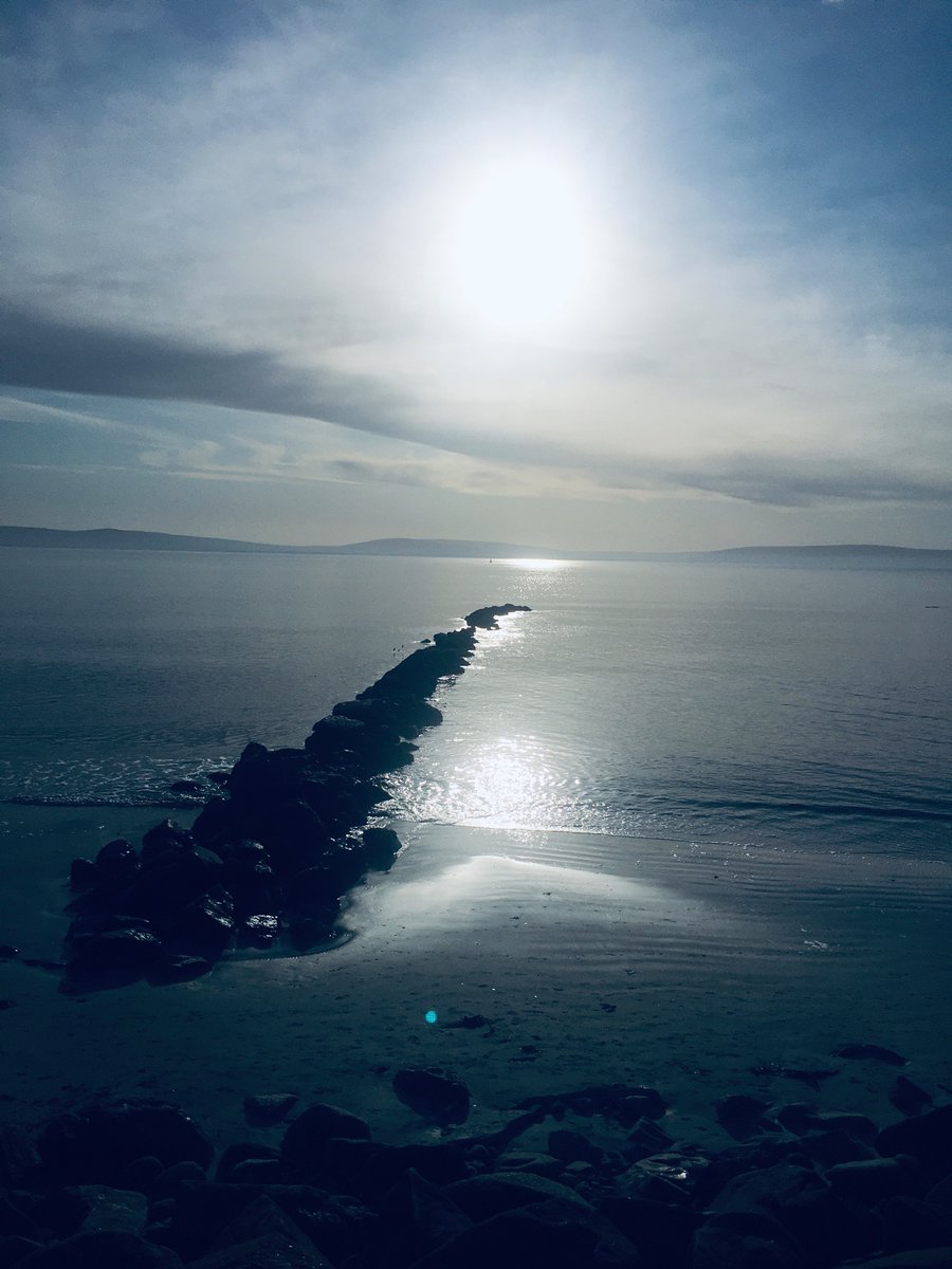 Noreendarcy's tweet photo. What a stunning day #wintersunshine a far cry from #stormbrendan but some reminders leftover #saltillprom #galwaybay #wildatlaticway #january2020 @villagesalthill @galwaytourism https://t.co/ys8ZEi4gfS