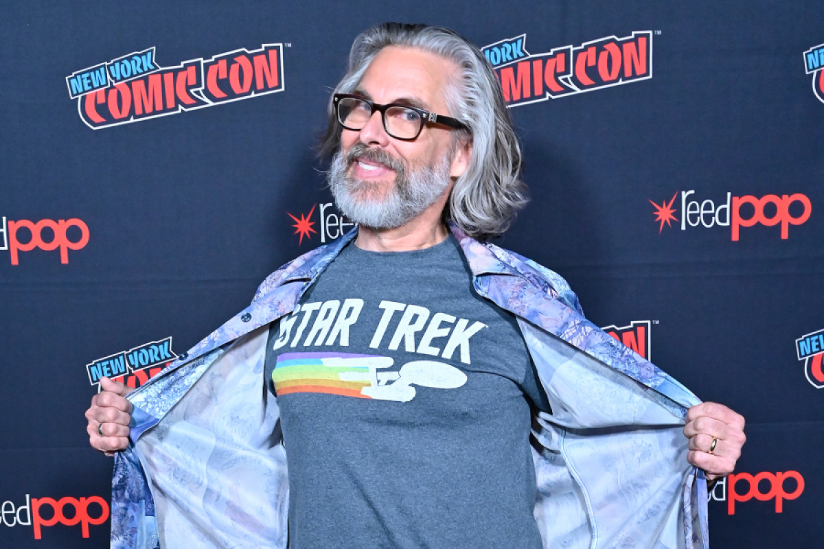 I went deep w/Pulitzer Prize-winning fanboy Michael Chabon about #StarTrekPicard, the thin line btw fanfic &amp; what he does, writing for Patrick Stewart, Kavalier &amp; Clay escaping limbo, and if he thinks we can still have a hopeful, Roddenberry-esque future: rollingstone.com/tv/tv-features…