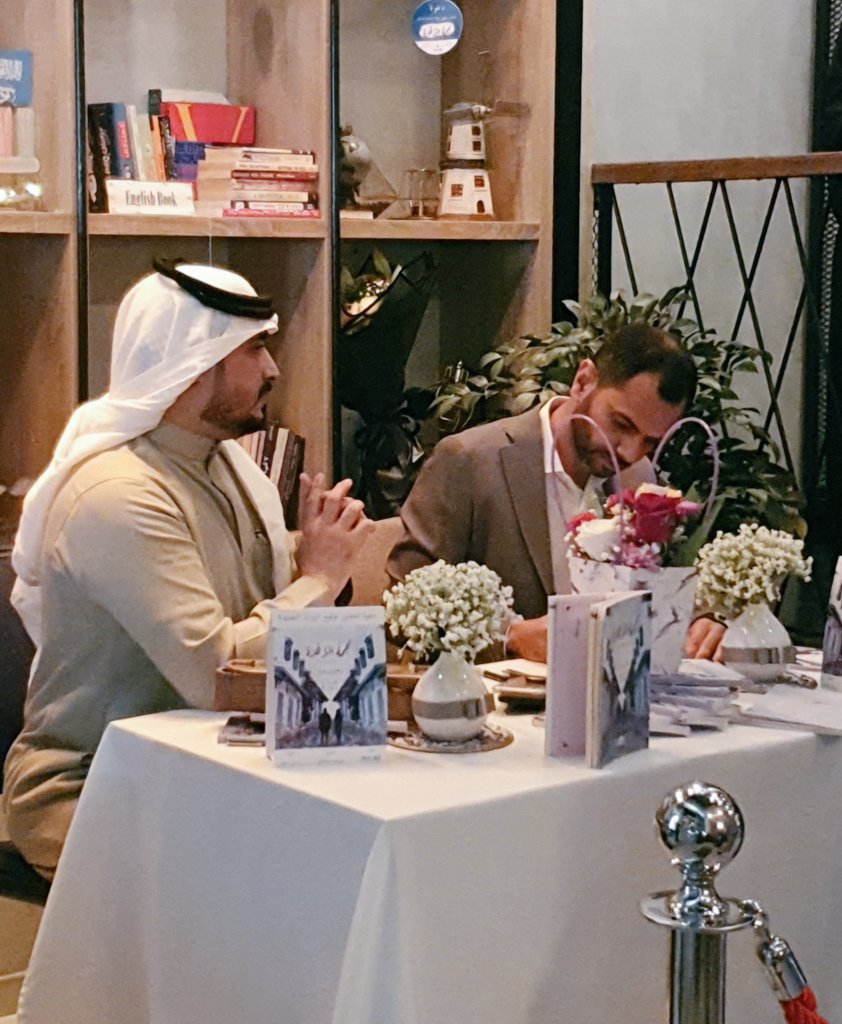 Yasser_AlSaif's tweet photo. جميل جداً أن يتبنى مالك أحد الكوفيهات في مدينة #الخبر مبادرة لدعم المؤلفين من خلال توفير منصة لتوقيع الكتب مجاناً ، بل يدعم ذلك بتقديم القهوة العربية والشاي مجانا ، شكرا للأستاذ / طارق العامر  ( pulse cafe ) على هذه المبادرة الثقافية الرائعة 
https://t.co/6ZaGKdZDh2 https://t.co/XfvuxoO4kl