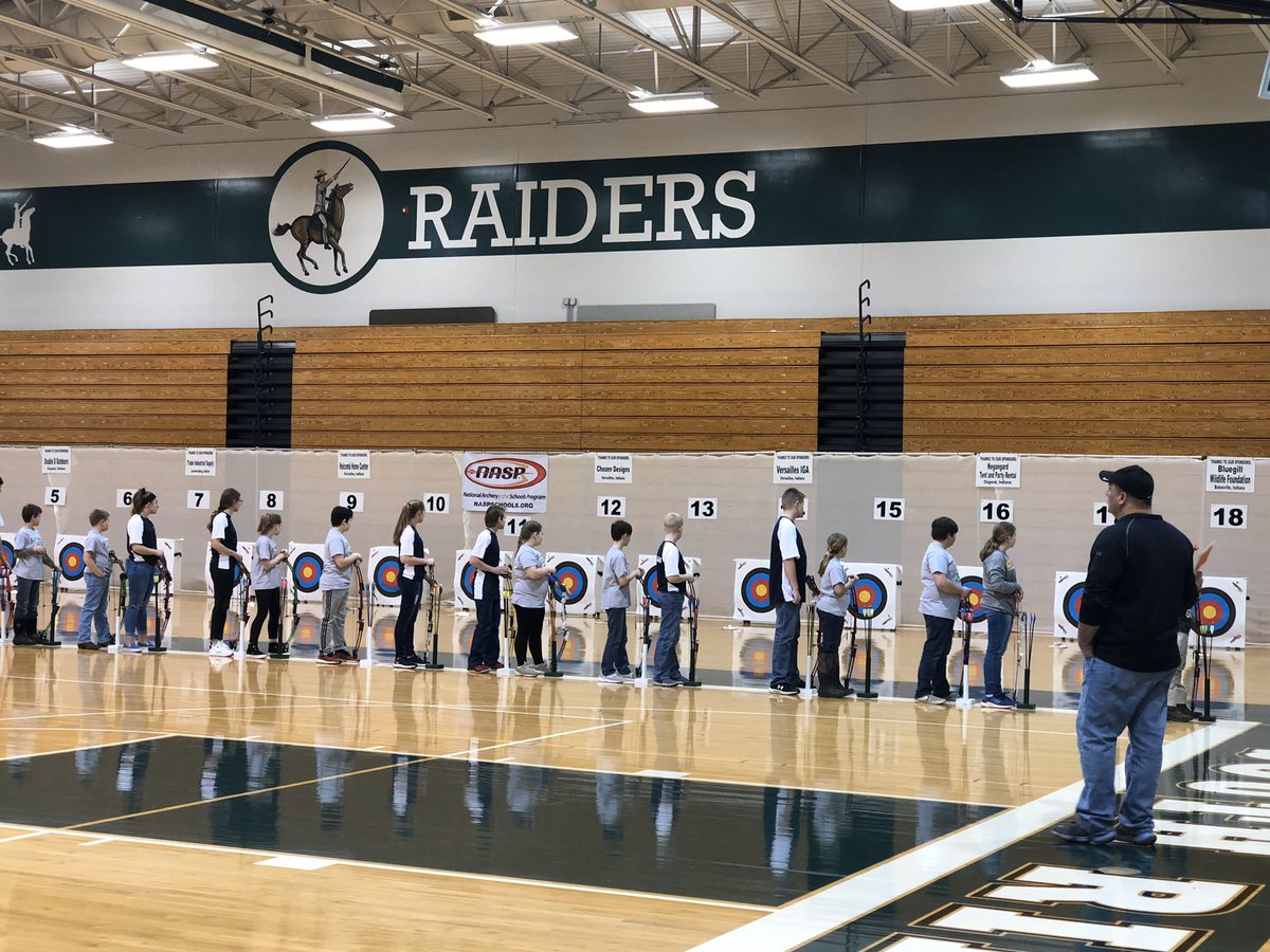 amy_linkel's tweet photo. SRES archers are ready to compete. #sresraiders #RaiderPride https://t.co/hySlEK451w